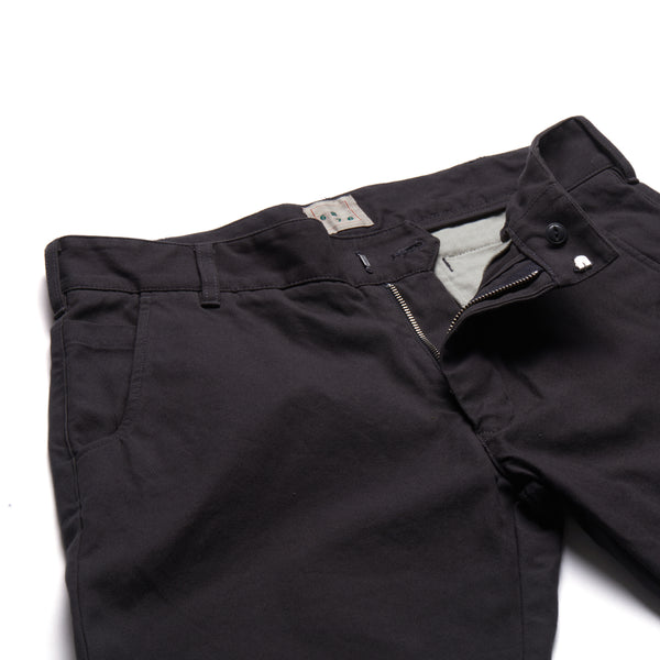 Itami Chino : Black