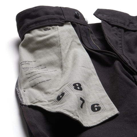 Itami Chino  : Black